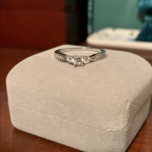 Oxford Diamond Co. Ring sz 11